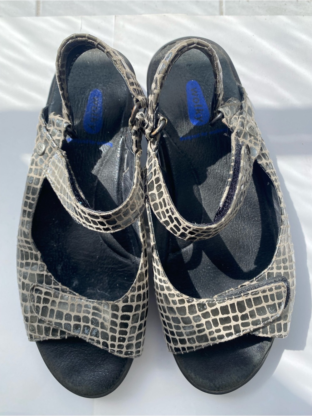 WOLKY Crackled Pattern Comfort Sandals w Velcro Straps for Custom Fit sz 39/ 8